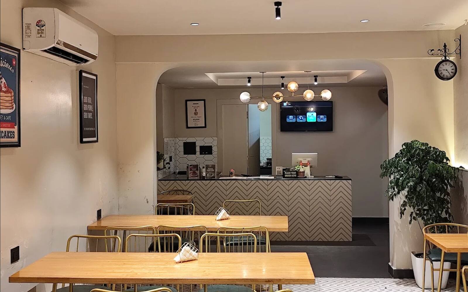 Counter at Waffee House Kankanady